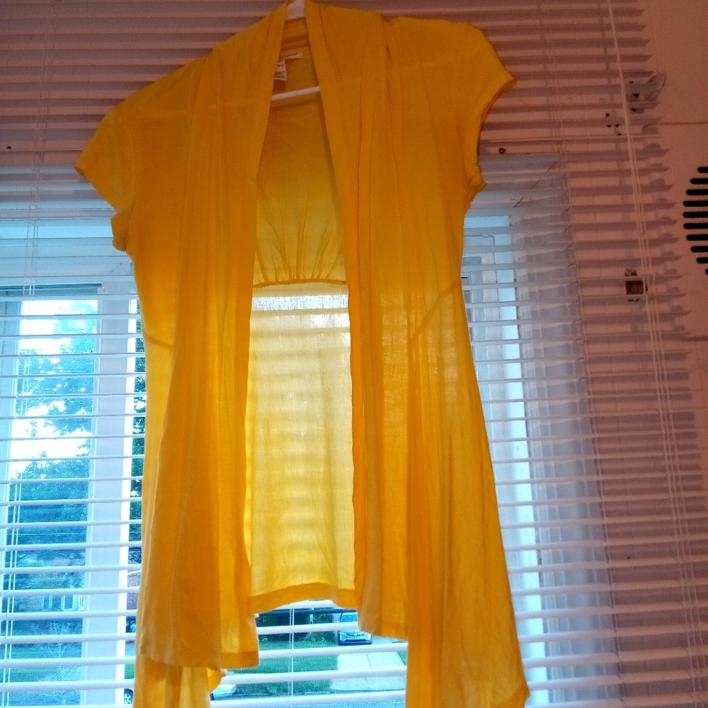 Quarter sleeve light sweater